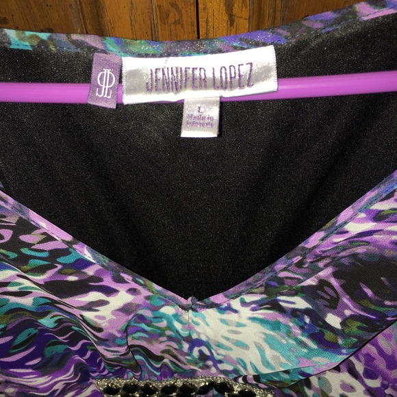 Jennifer Lopez size L Top w 3/4” Fan Sleeves - Picture 2 of 7